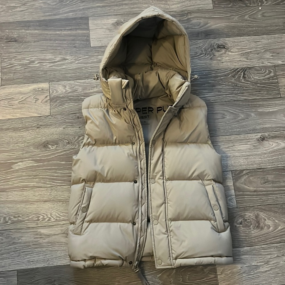 Aritzia super puff vest taupe size small